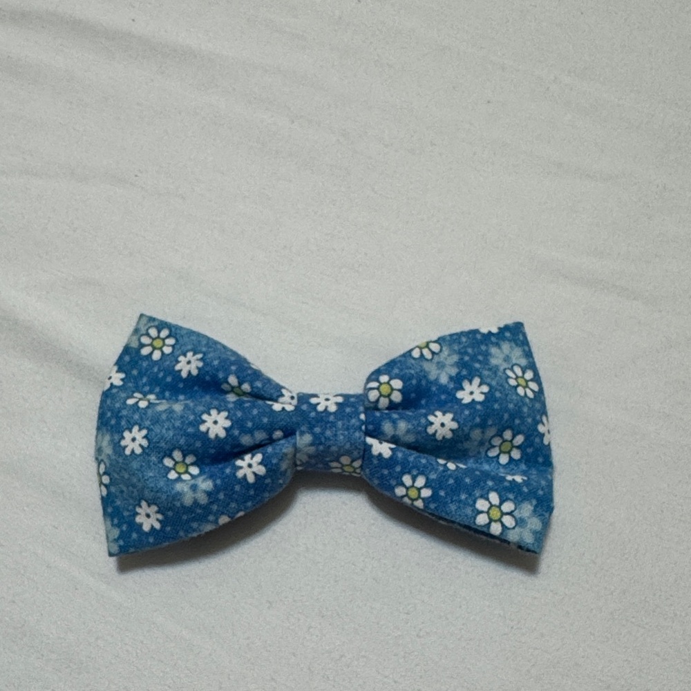 H&M Kids Blue and White Floral Hair Bow